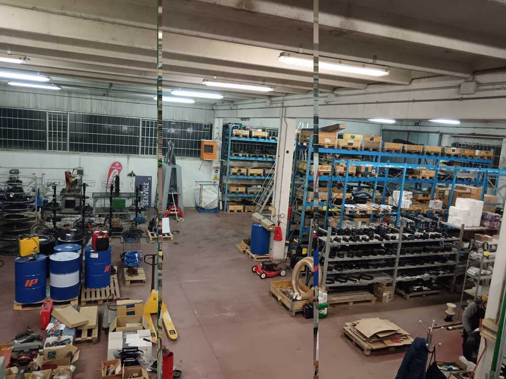 Area espositiva con Ricambi agricoli e accessori per attrezzature