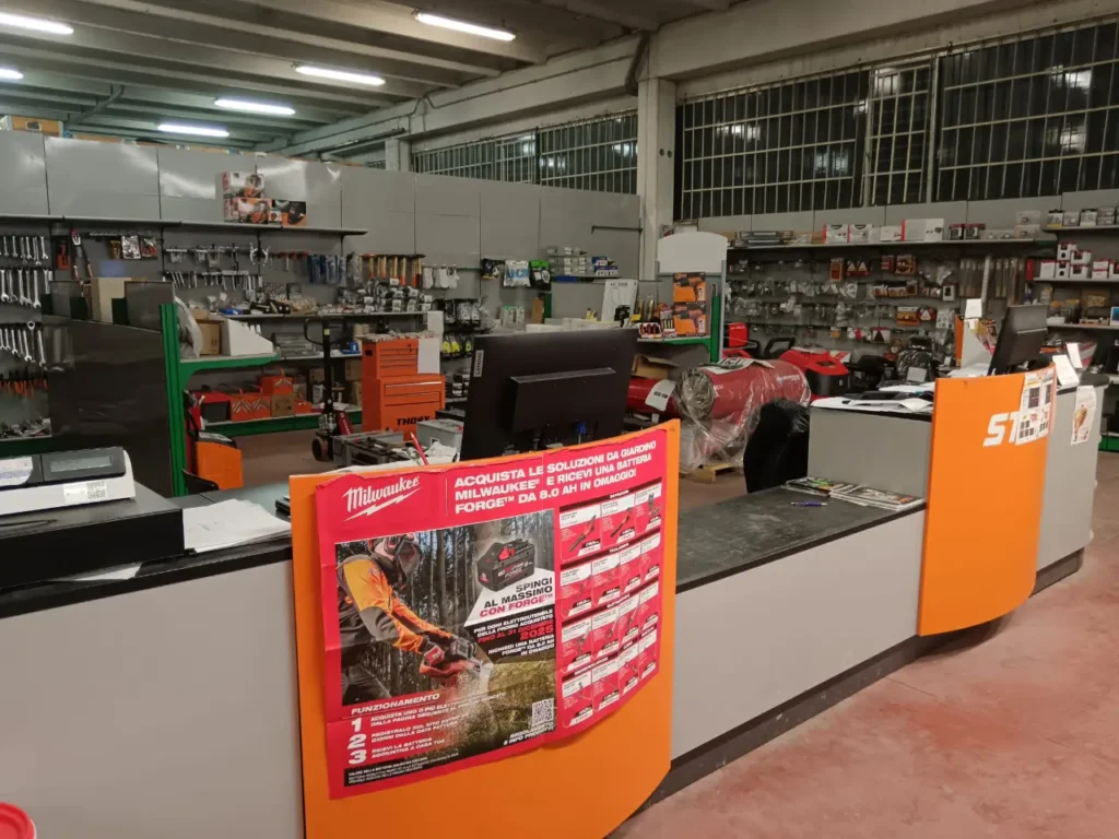 Interni Alberto Vergano Casale Monferrato, negozio ricambi agricoli